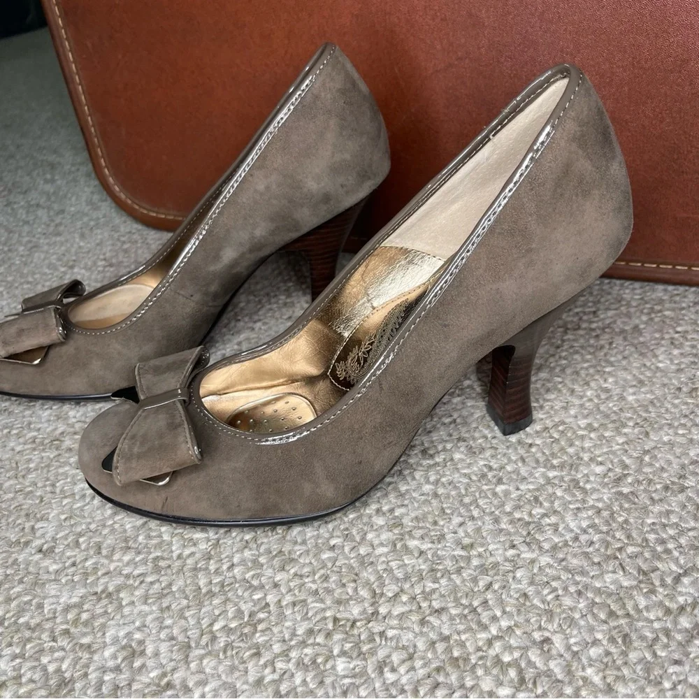 Sofft suede leather heels